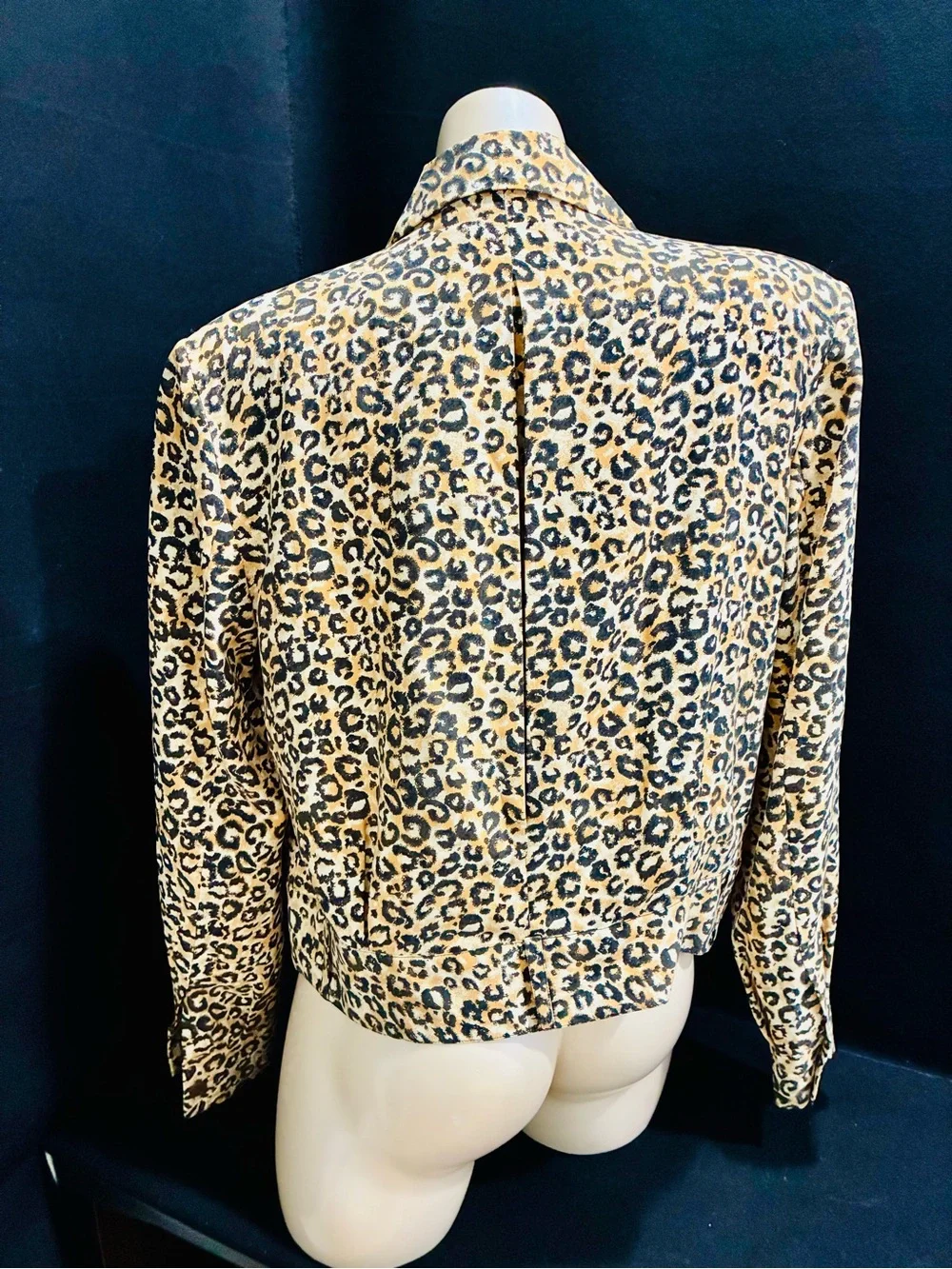 VTG City Silk Leopard 💯 Silk Cropped Lined Jacket w/ Shoulder Pads Button Down